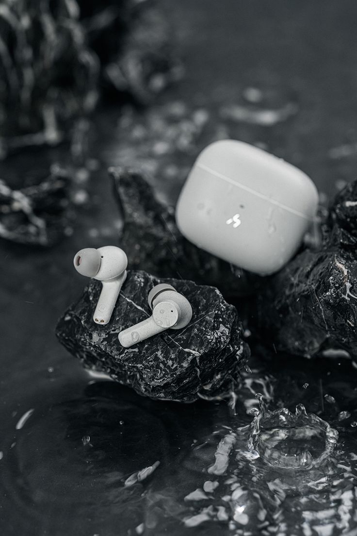 WIRELESS EARBUDS